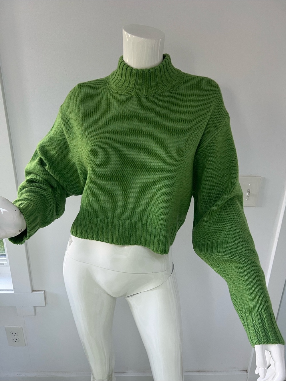 100% Merino Wool Mock Neck Cropped Knit Sweater - Women's size Small